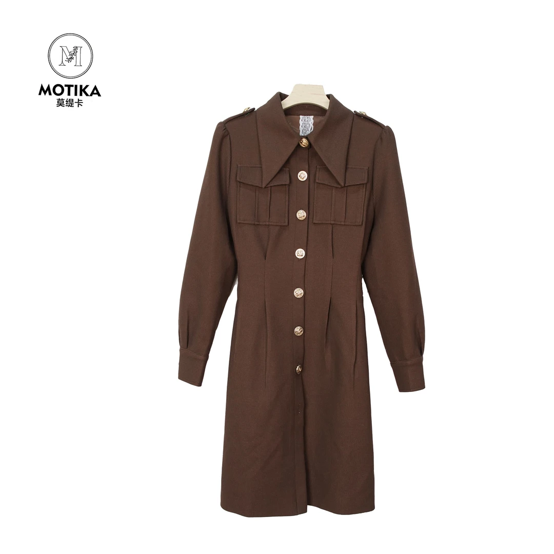 E21295【早春新款】咖色轻奢高级感单排扣赫本风收腰显瘦连衣裙