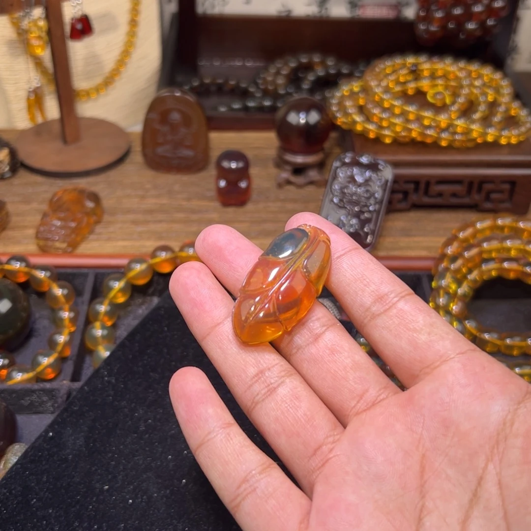 琥珀未镶嵌颈饰叶子