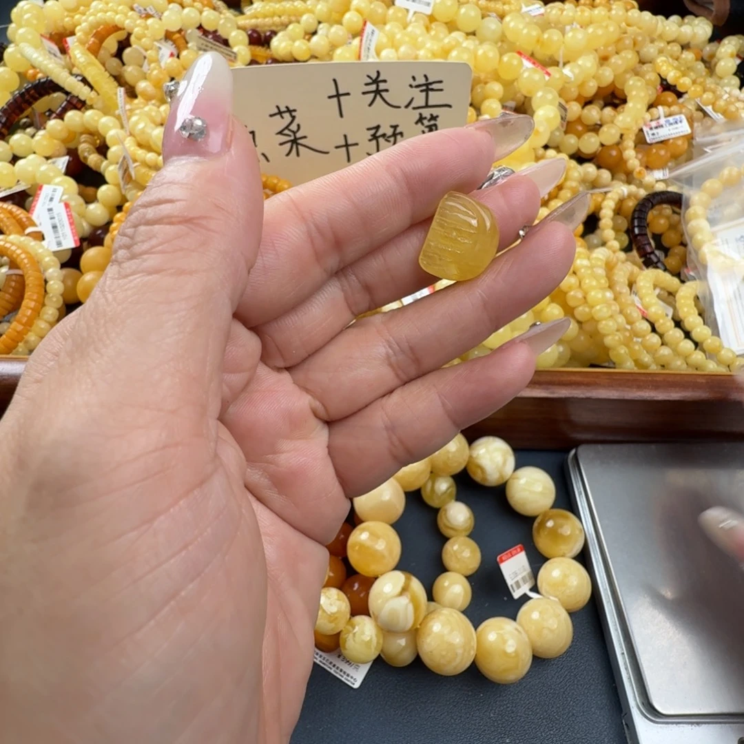 琥珀未镶嵌珠宝奇石