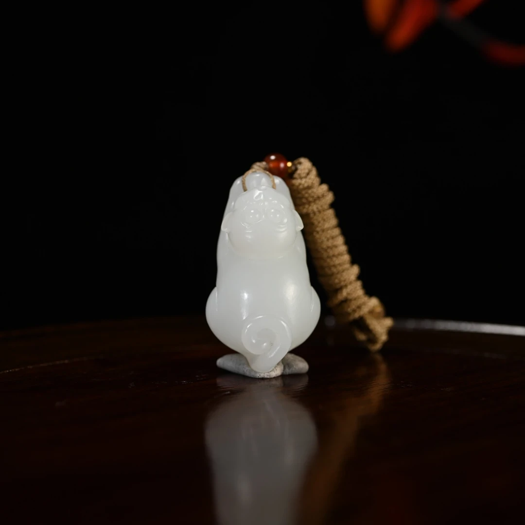 Lot8817 2511260055和田玉白玉灵猴挂件/保利