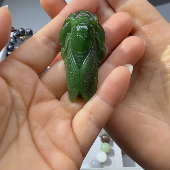 颈饰未镶嵌和田玉（碧玉）