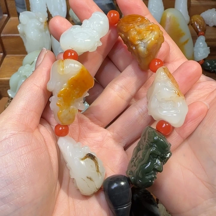 单***循和田玉未镶嵌颈饰