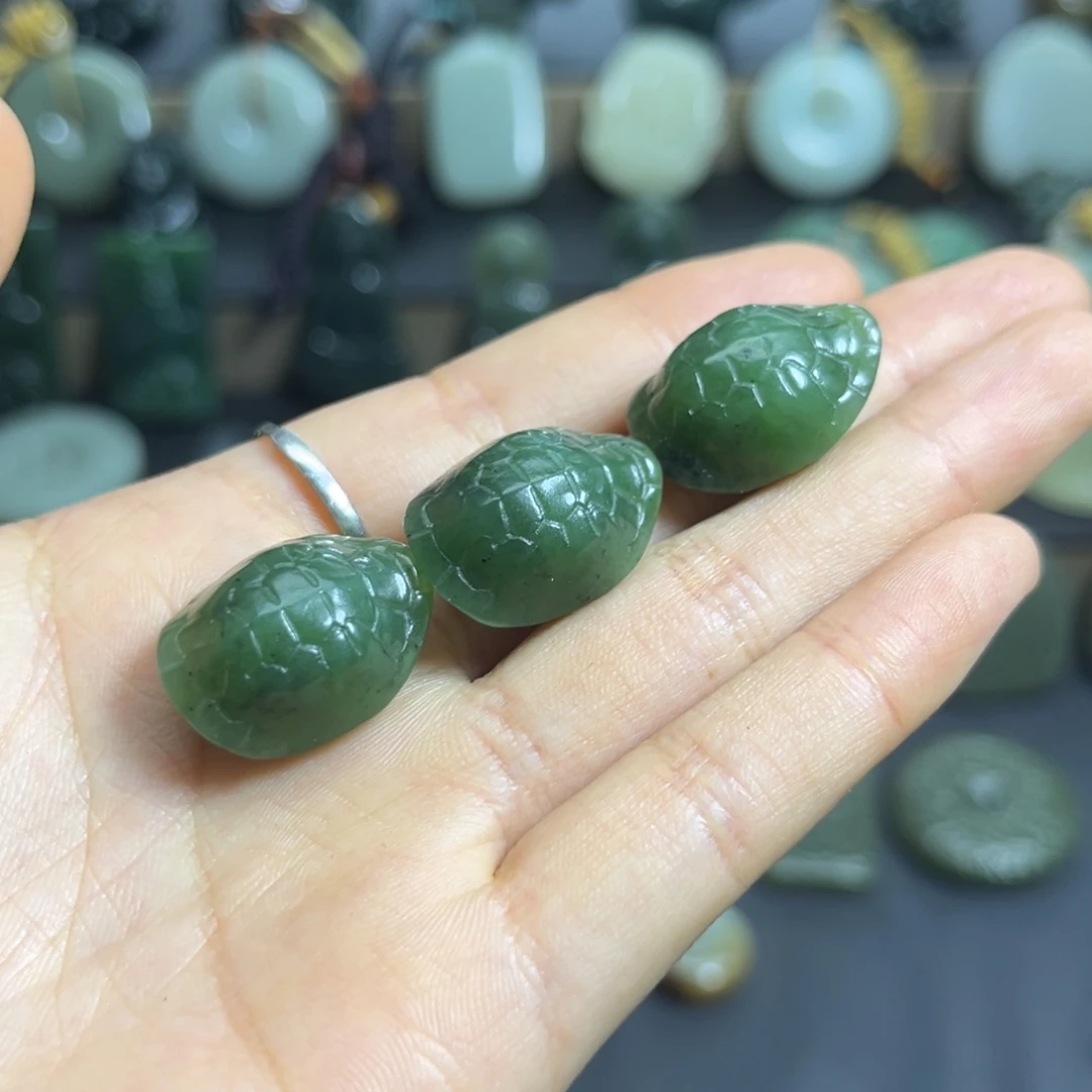 和田玉未镶嵌颈饰3个一起68