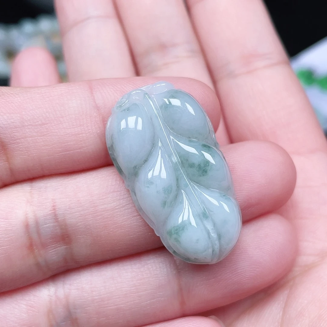 翡翠颈饰未镶嵌叶子