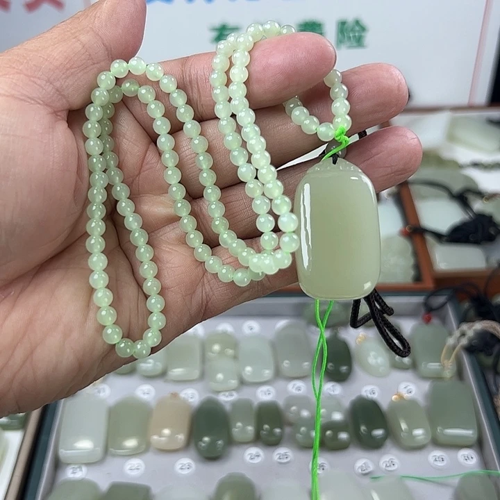 和田玉未镶嵌颈饰