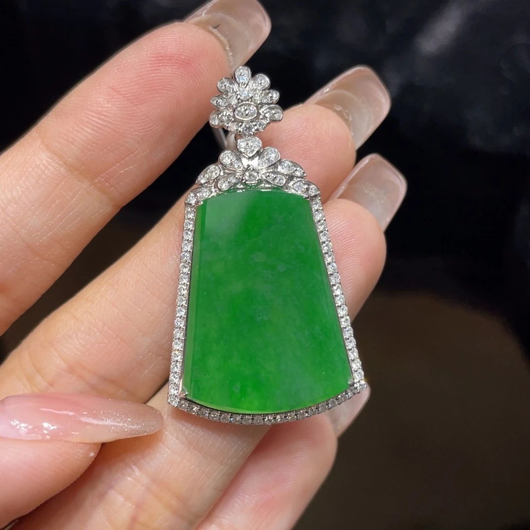 翡翠颈饰18K金镶嵌天然缅甸翡翠