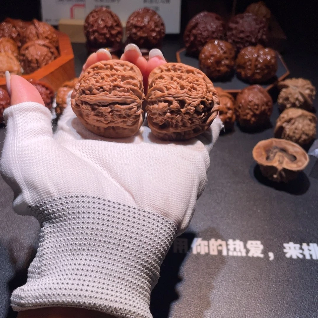 文玩核桃吊坠41.40三角白5365