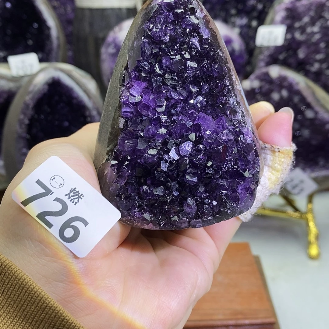 紫晶未镶嵌大型摆件（非配饰）