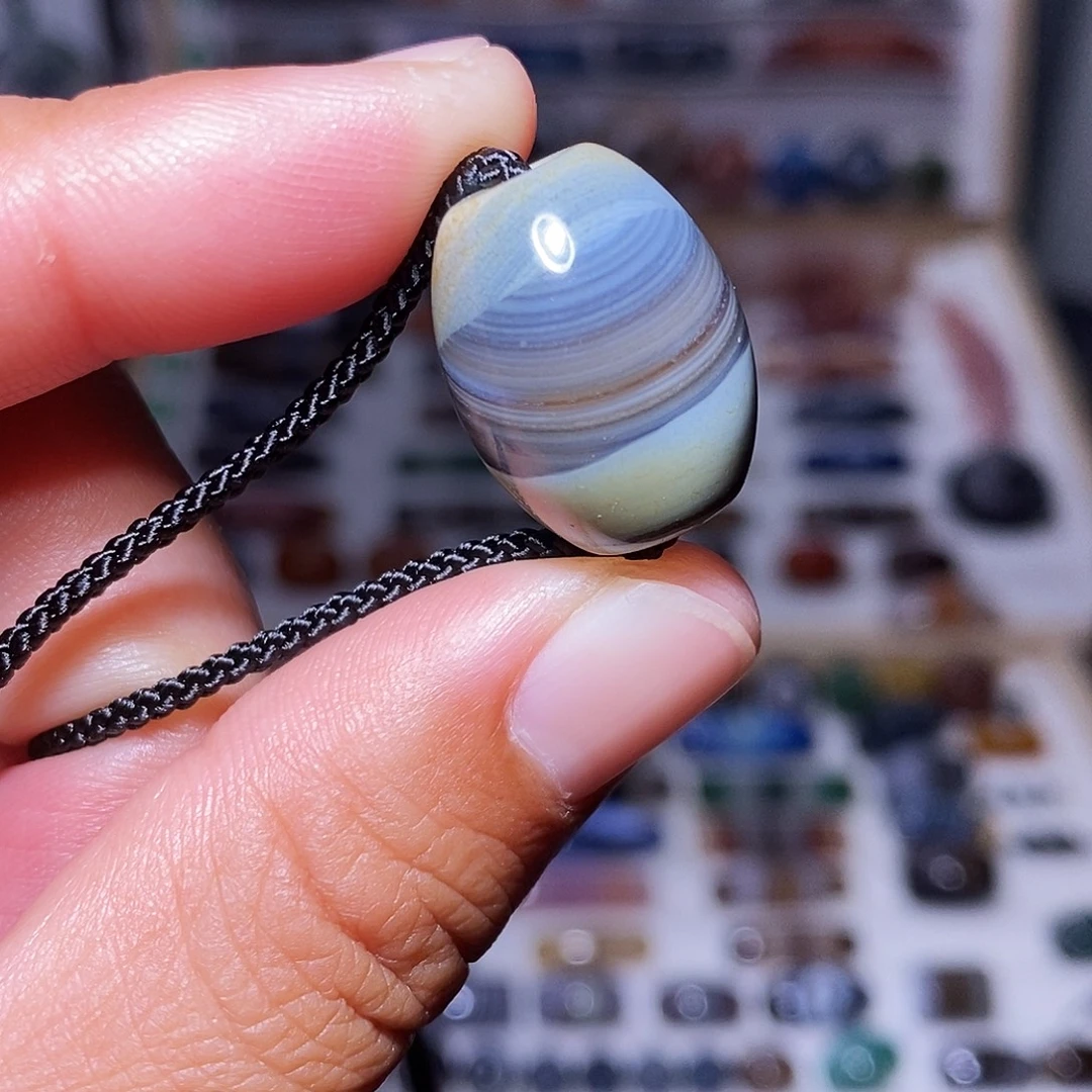 琥珀未镶嵌吊坠…….