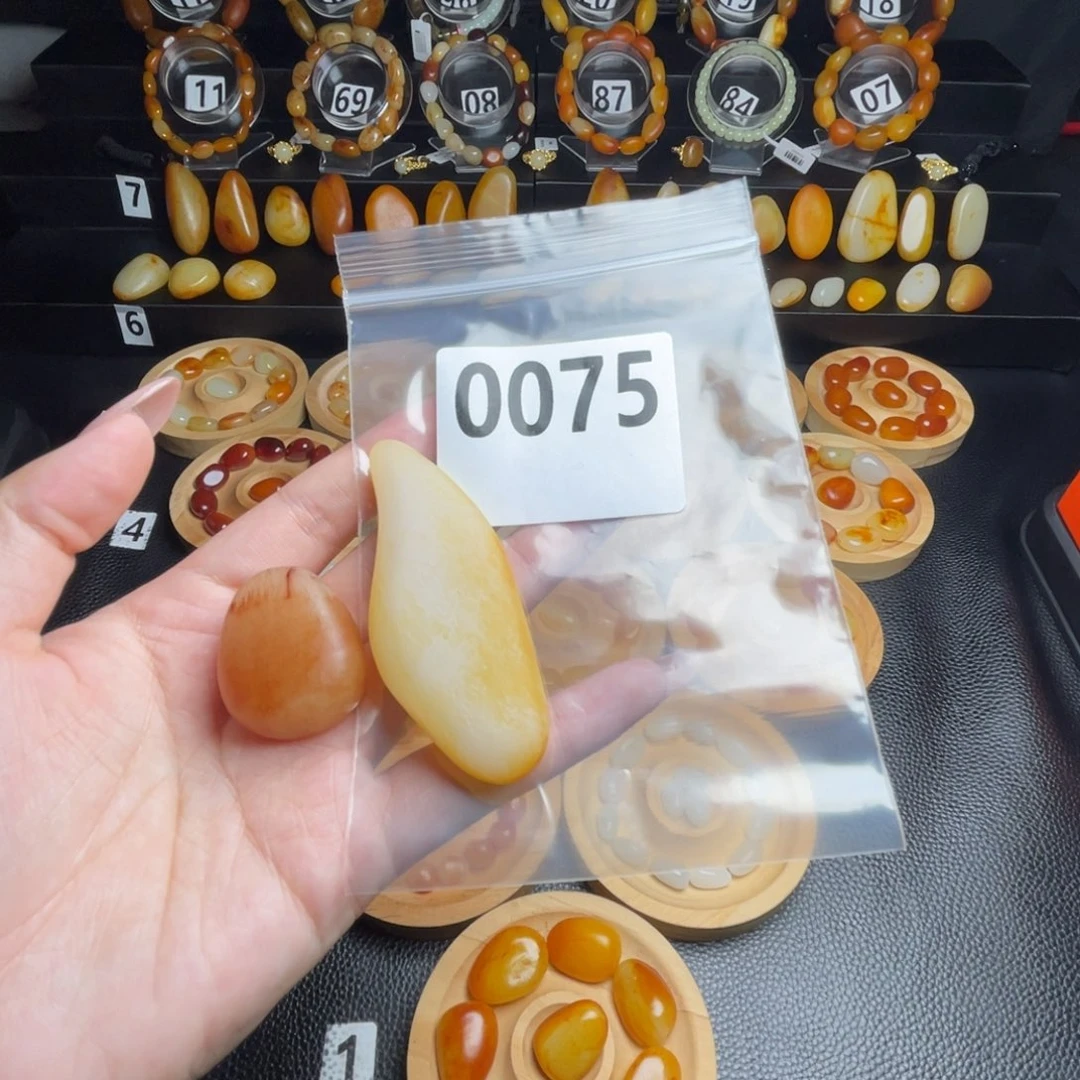 T***1未镶嵌手串和田玉