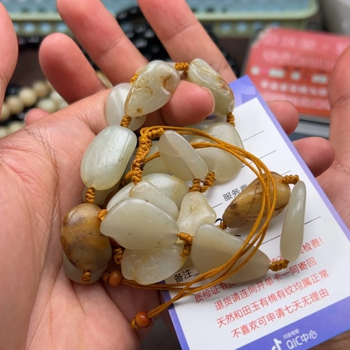 8***-和田玉未镶嵌颈饰