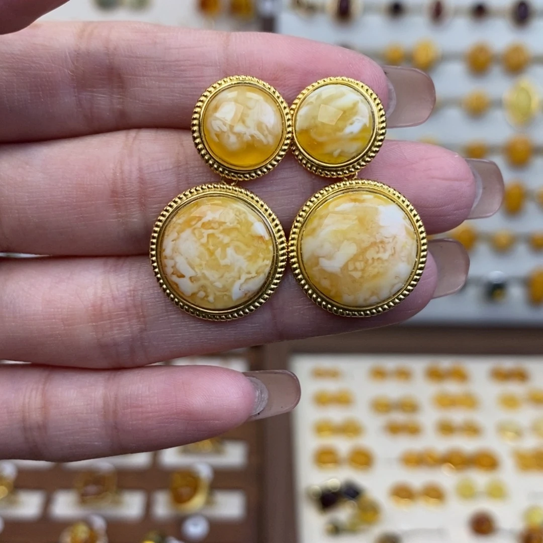 裸石琥珀未镶嵌成品