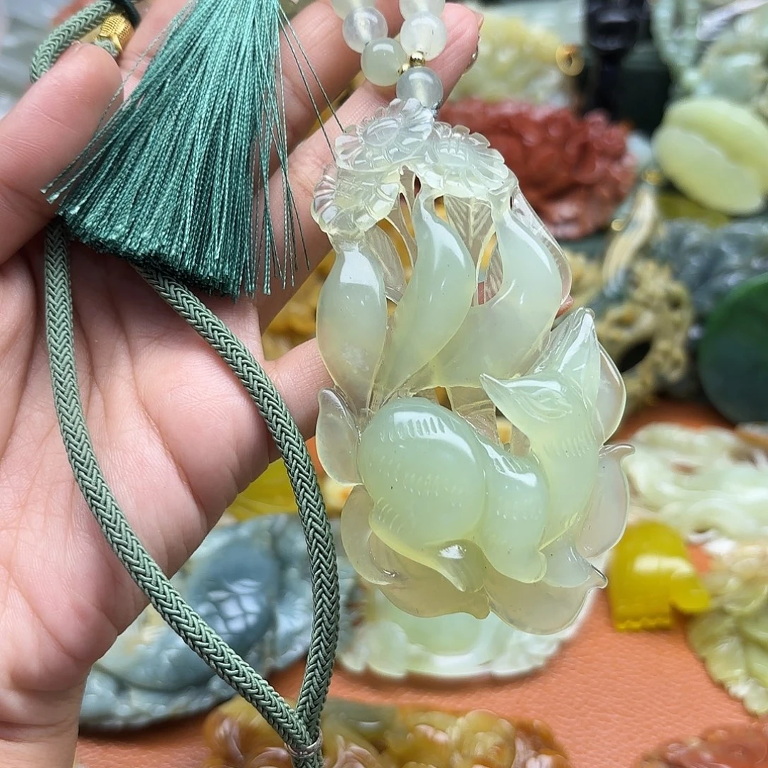 蛇纹石玉未镶嵌吊坠