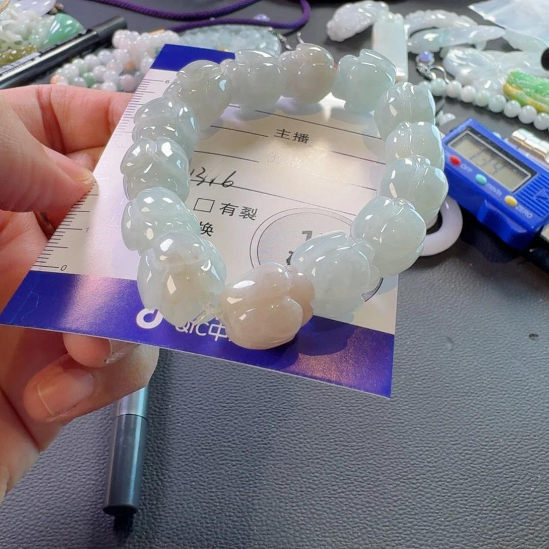 翡翠颈饰未镶嵌颈饰