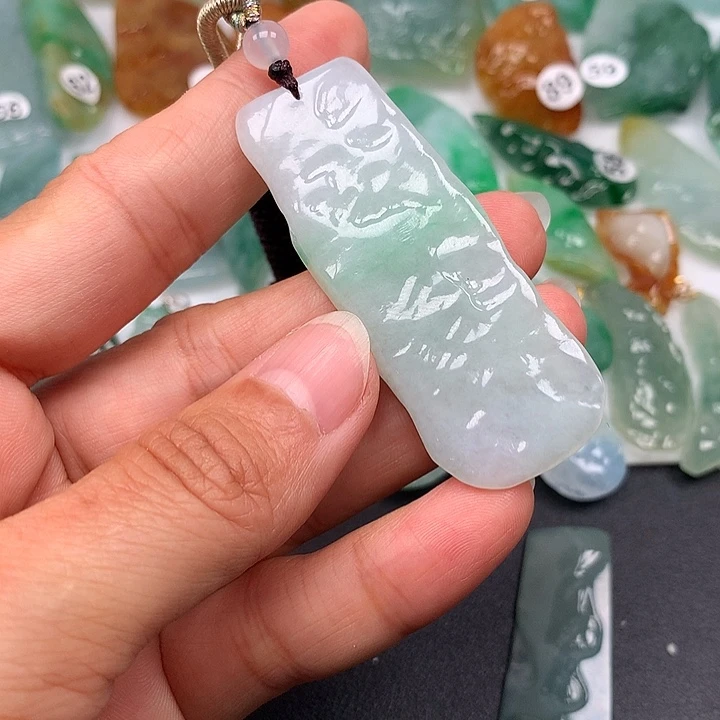 翡翠未镶嵌颈饰随型