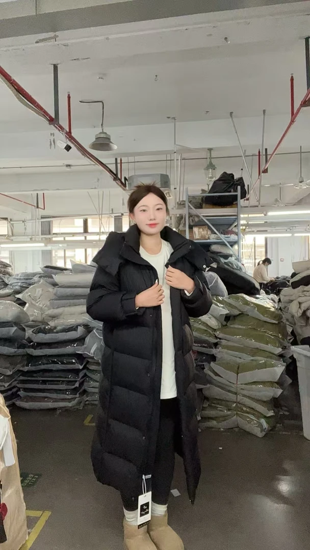 飞 90白鹅绒女长款连帽加厚保暖羽绒服16F608