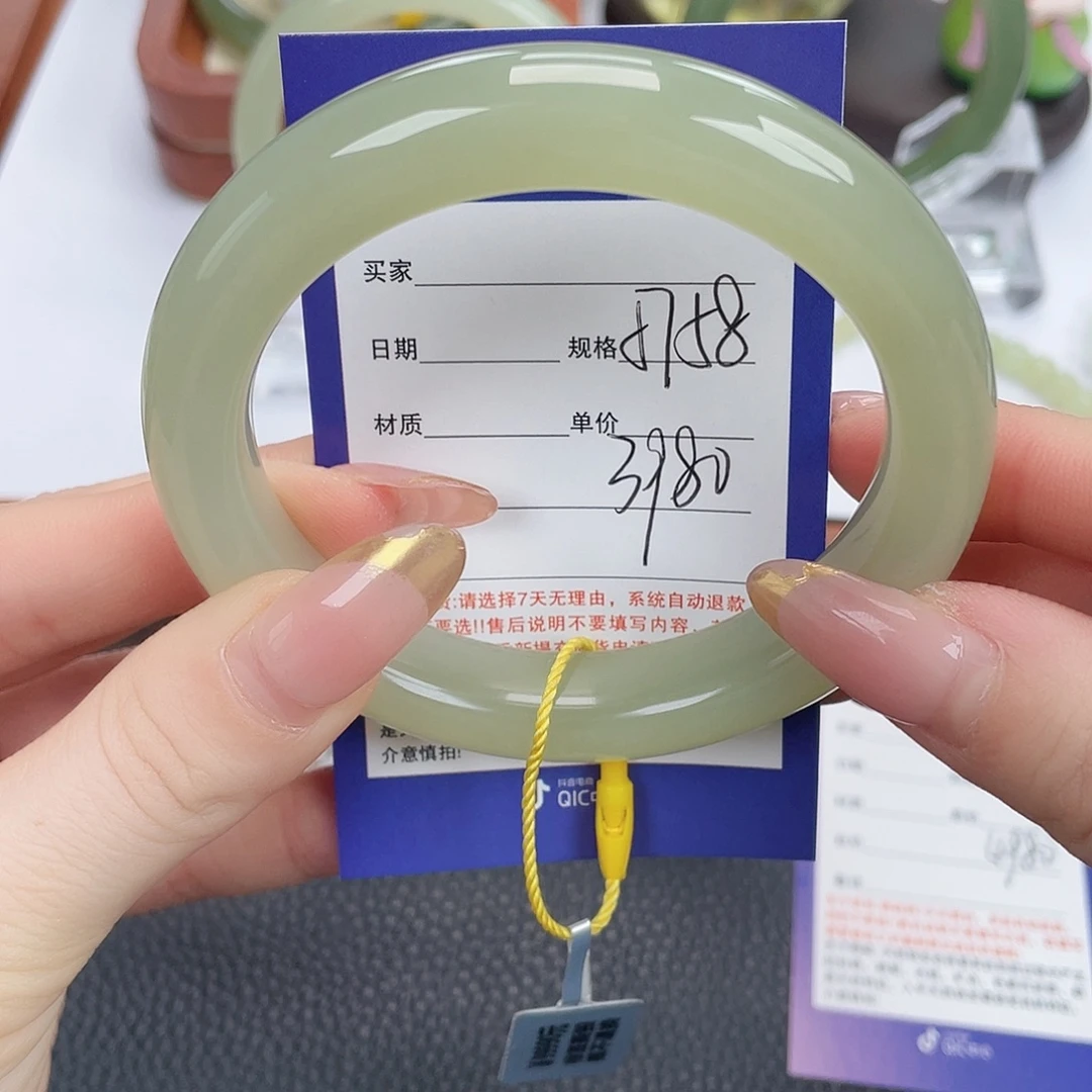 和田玉未镶嵌手镯