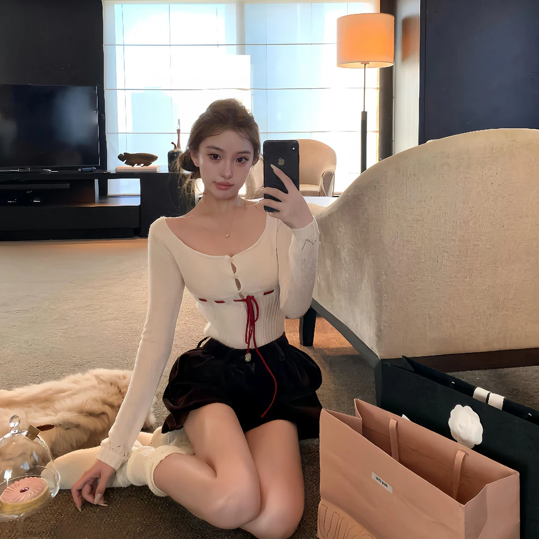 法式气质U领蝴蝶结系带长袖针织衫女秋季新款高腰灯笼短裤两件套