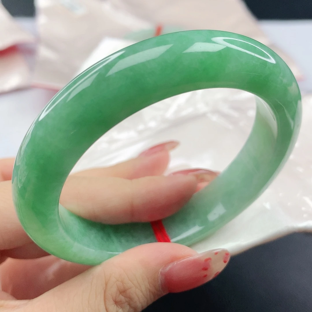 翡翠手镯未镶嵌，692
