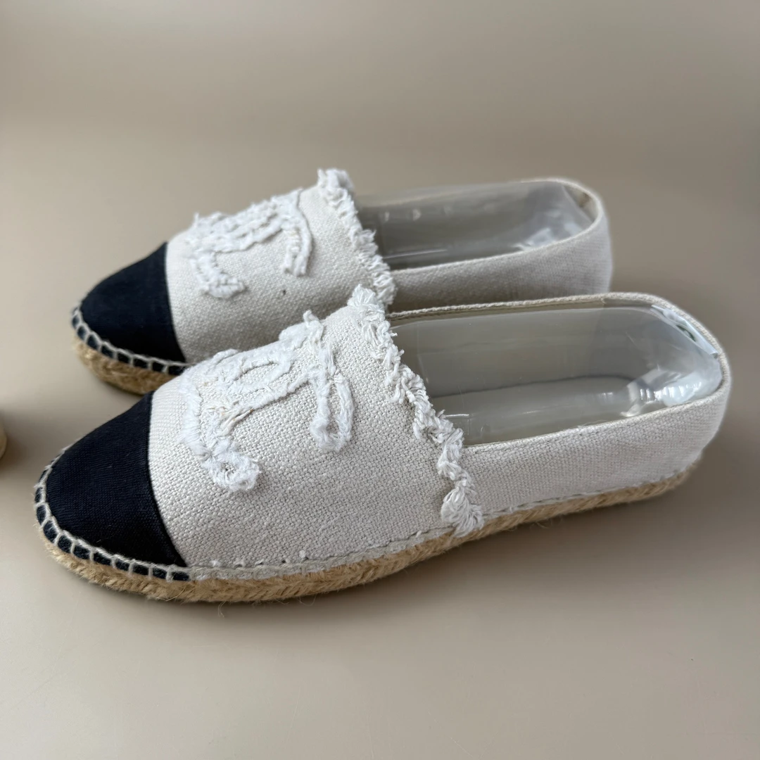 95新 Chanel/香奈儿 米白色双C渔夫鞋 39码 YLP3609