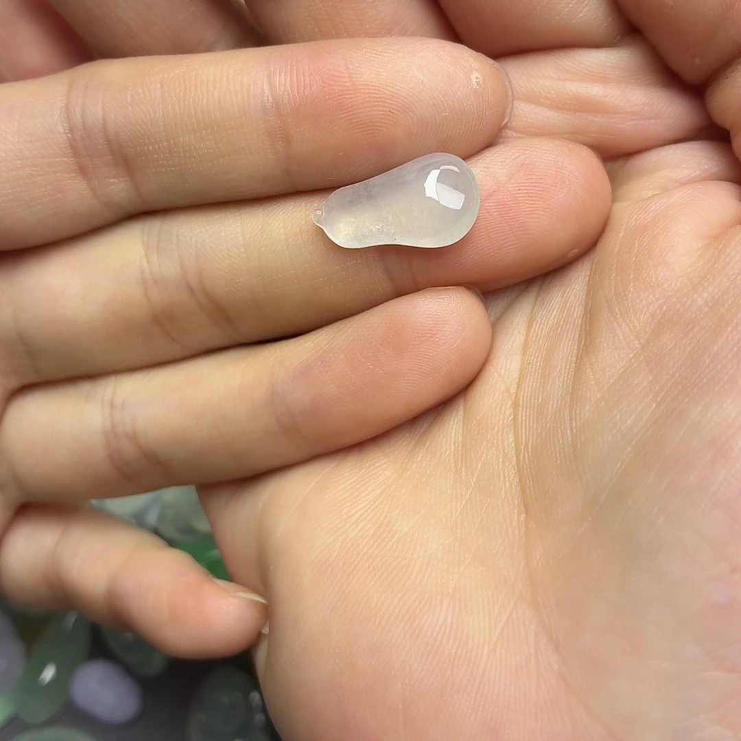 翡翠未镶嵌颈饰葫芦瓜