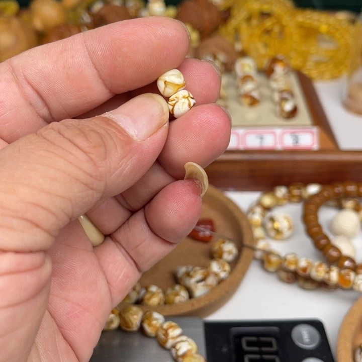 琥珀裸石未镶嵌?**签60号