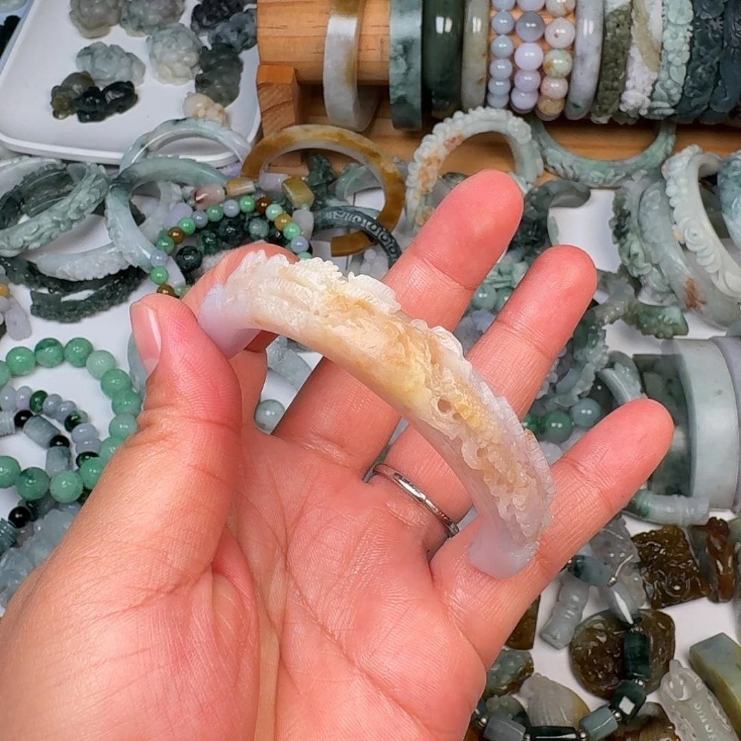 定制翡翠未镶嵌半镯