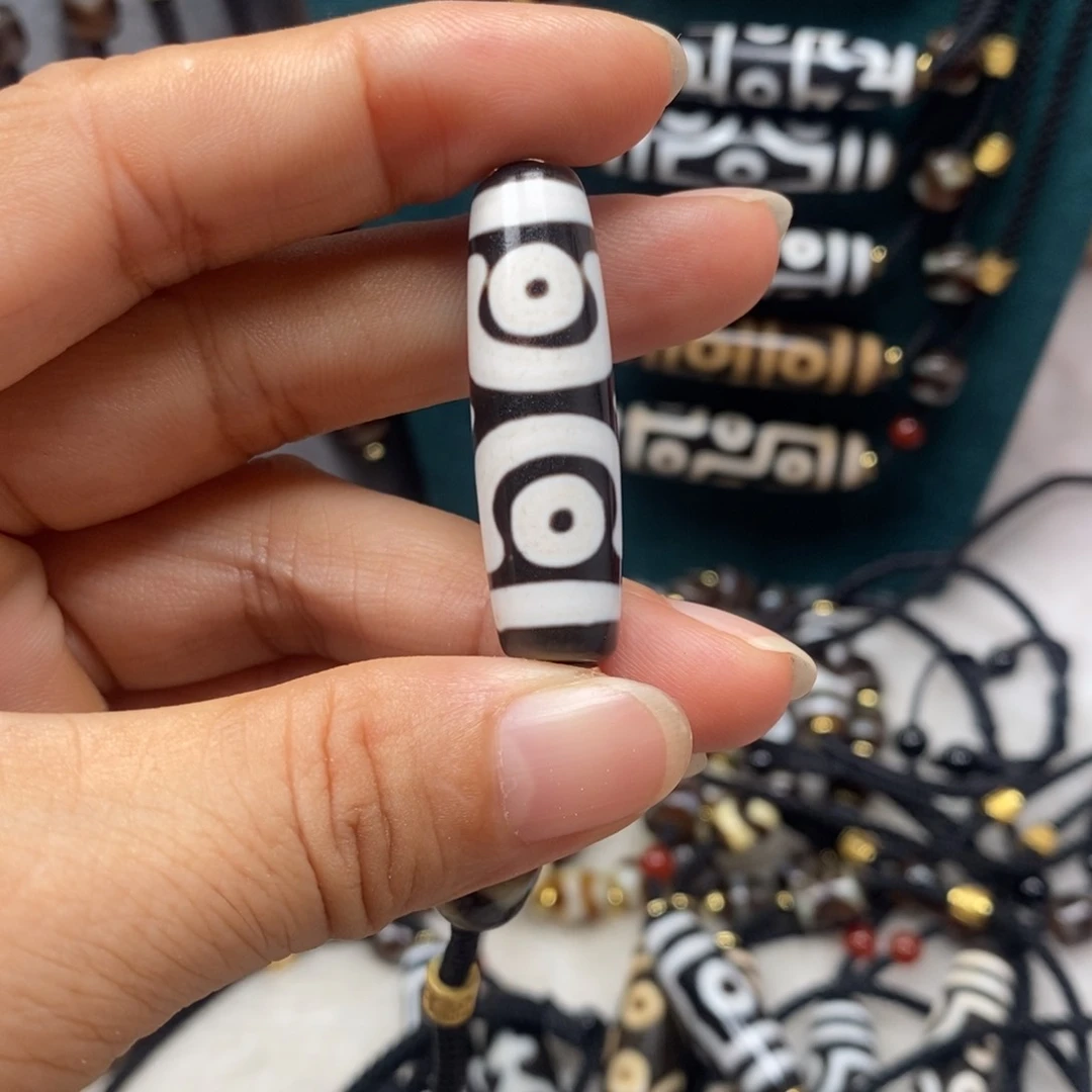 玛瑙/玉髓颈饰合金一**人