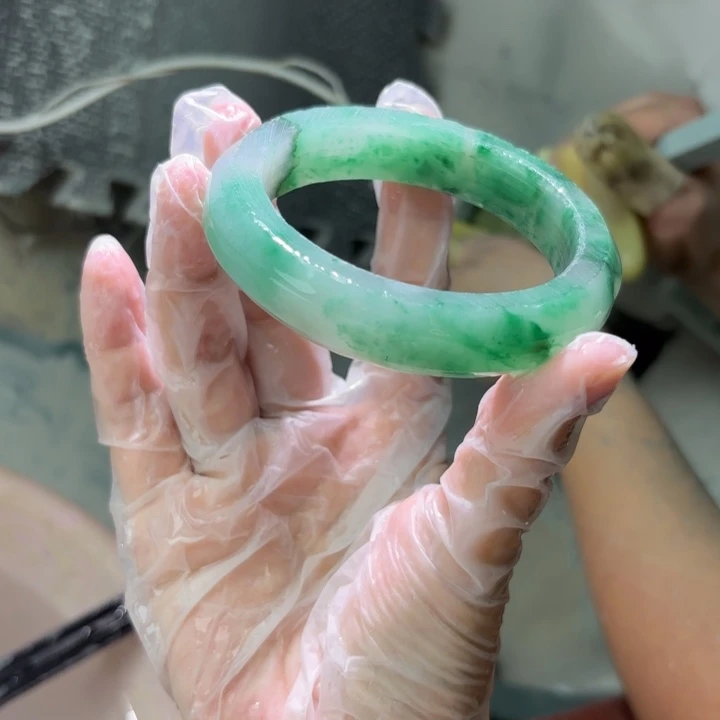 t***u石英质玉（非洲翠）手镯未镶嵌定制