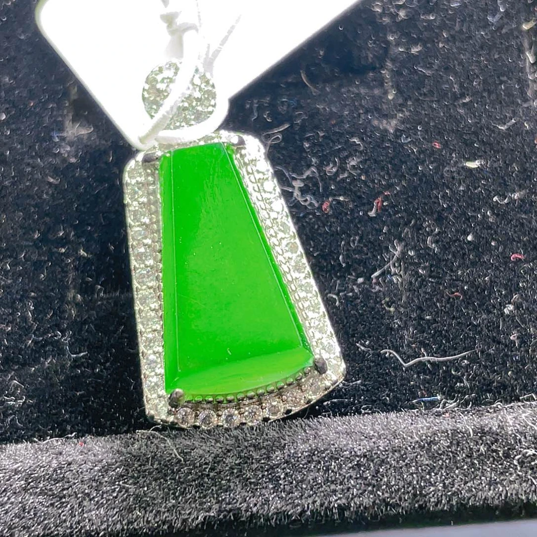 翡翠颈饰未镶嵌85，