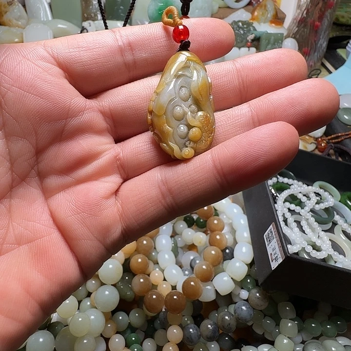 和田玉（黄玉）未镶嵌颈饰