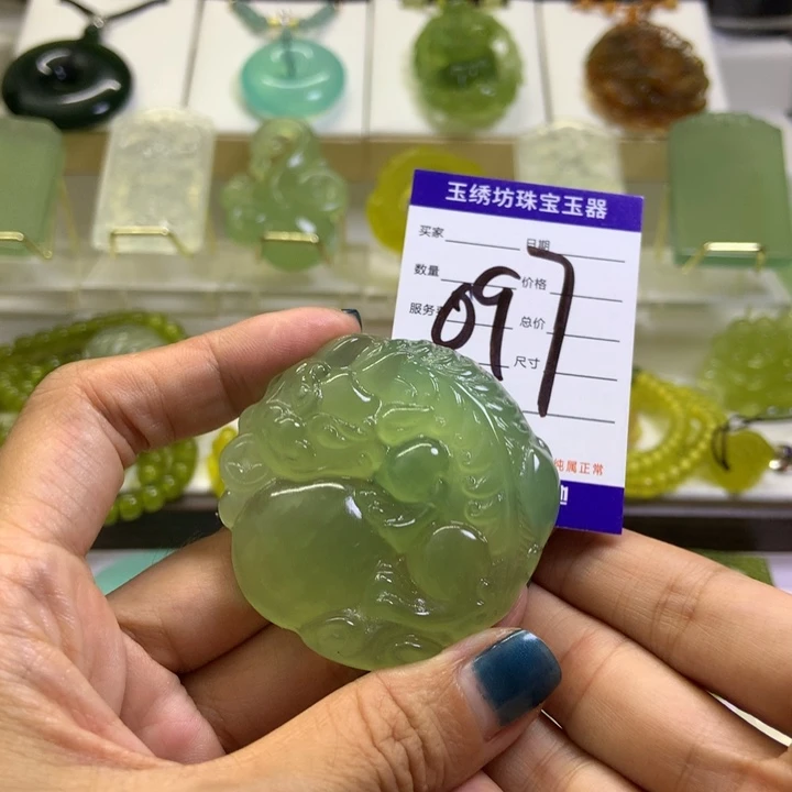 【闪购商品】蛇纹石玉未镶嵌颈饰