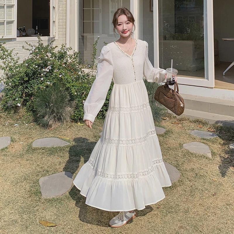 米白色V领高腰连衣裙女2025早春新款海边度假沙滩气质长款A字裙子
