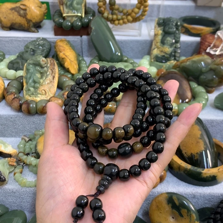 艾***乎岫岩河磨玉（透闪石质玉）未镶嵌把件