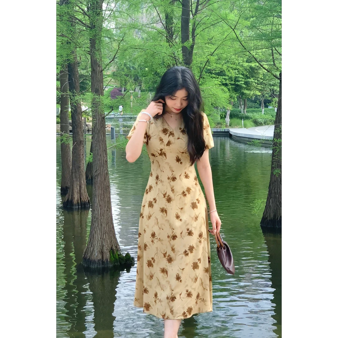 枯木逢春 | 碎花显瘦气质夏季复古法式中长款小众设计感连衣裙