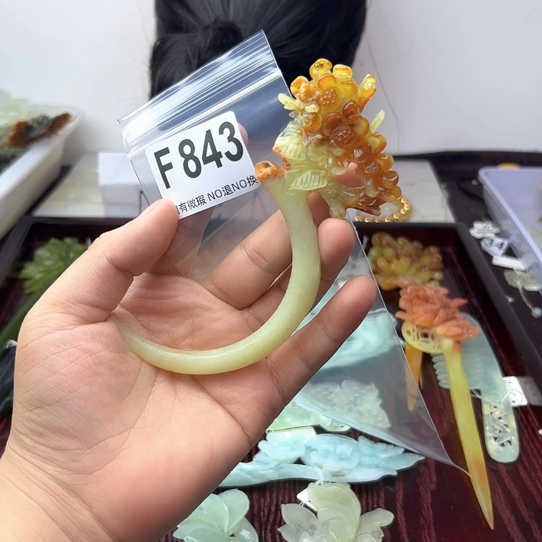 蛇纹石玉合金颈饰哈*梦