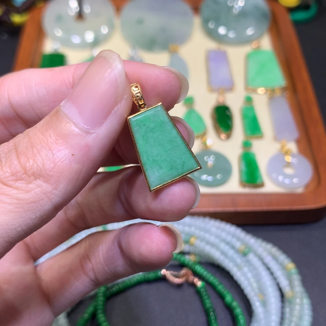 翡翠18K金镶嵌吊坠(不含链)