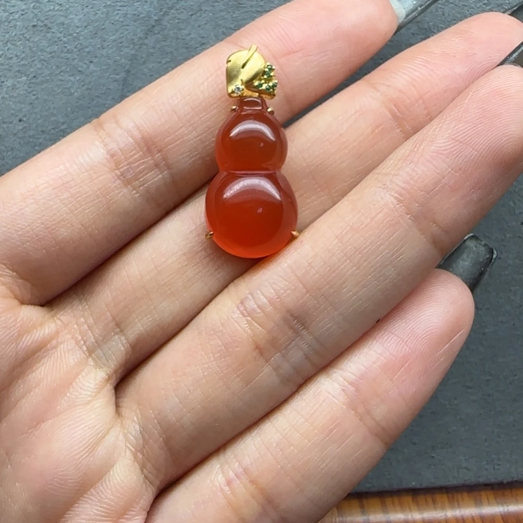 18K金镶嵌配饰南红玛瑙
