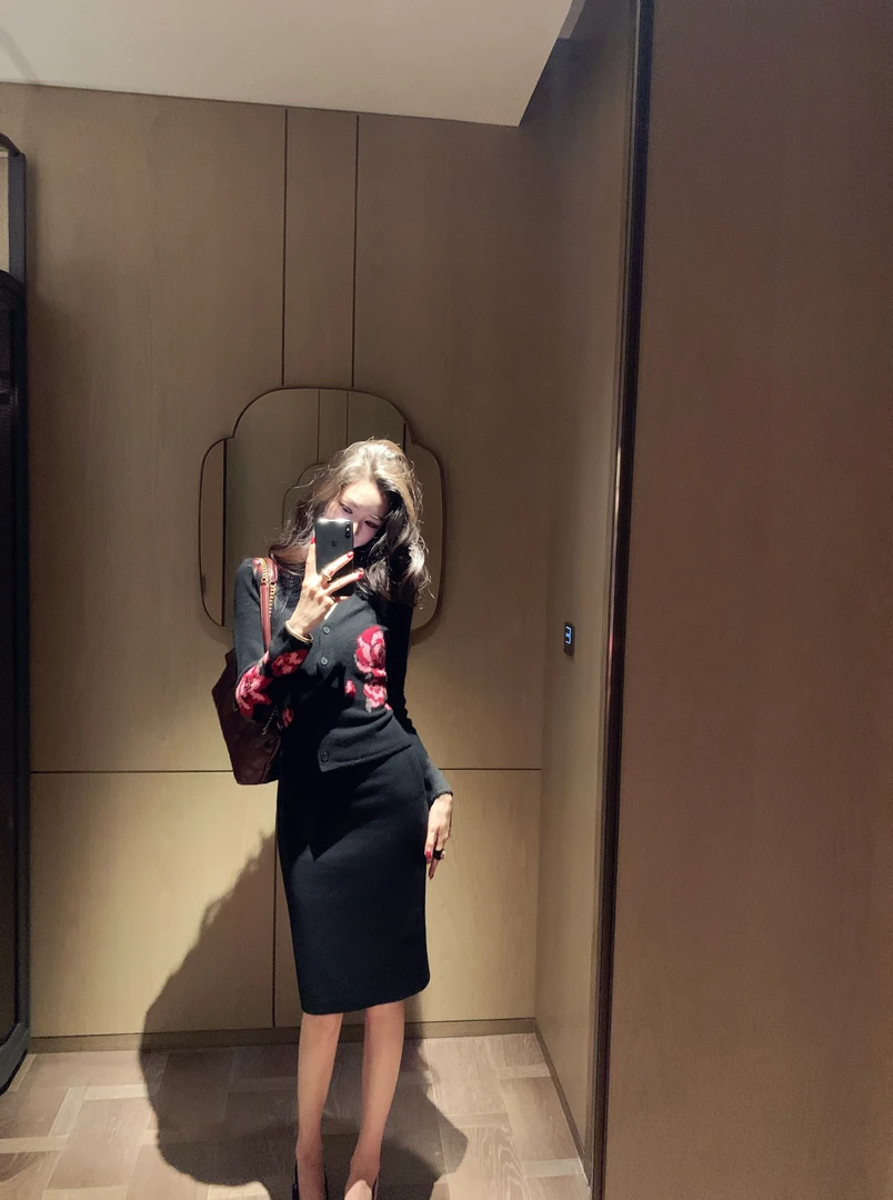 金南一原创设计烈焰玫瑰开衫阿拉善山羊绒秋冬高级感法式长袖上衣