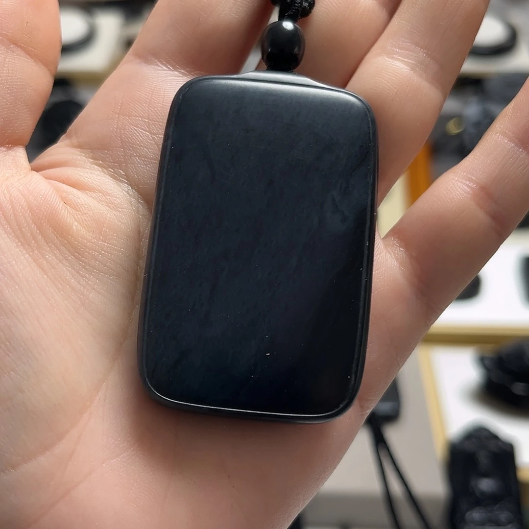 和田玉（墨玉）未镶嵌颈饰