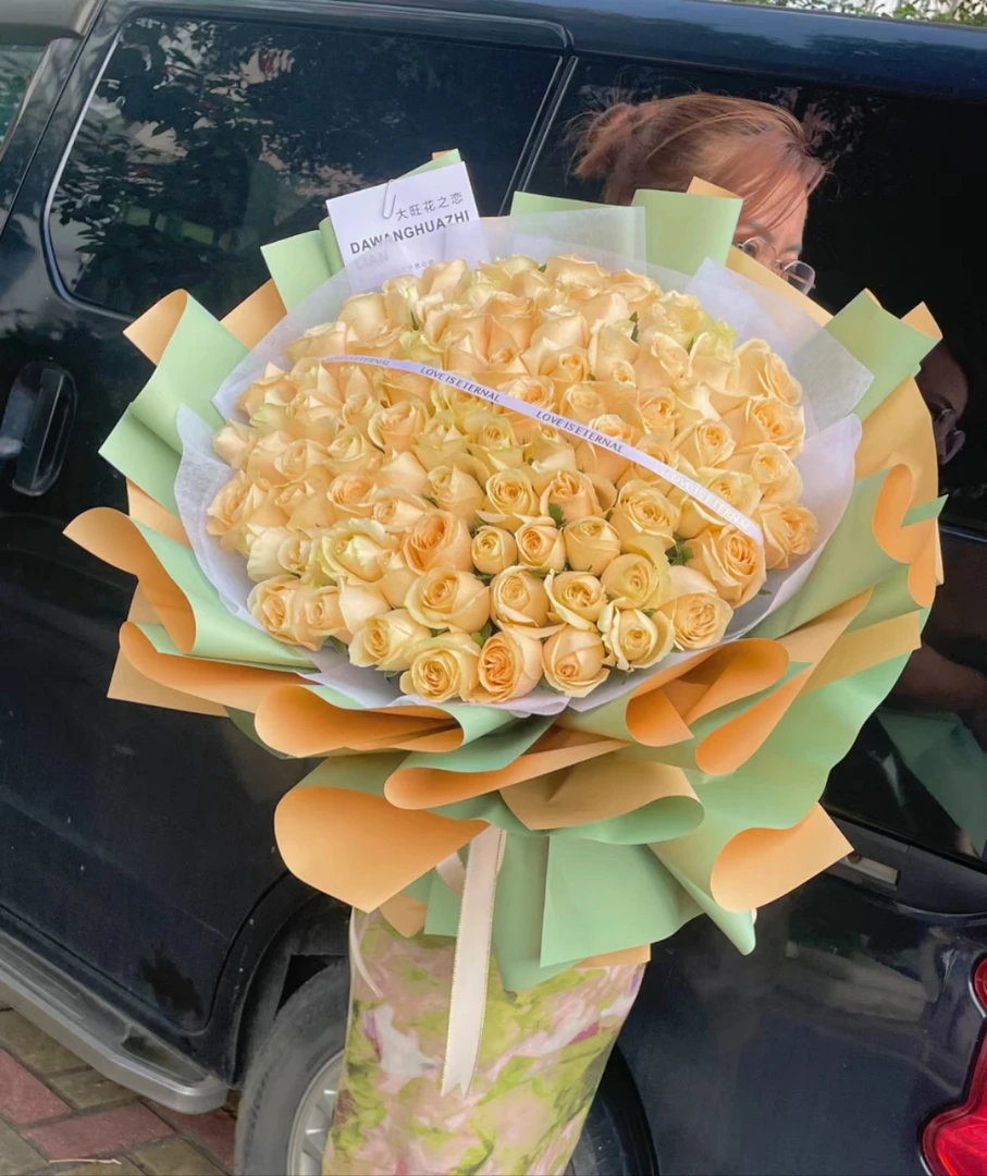 99朵玫瑰花束 香槟玫瑰