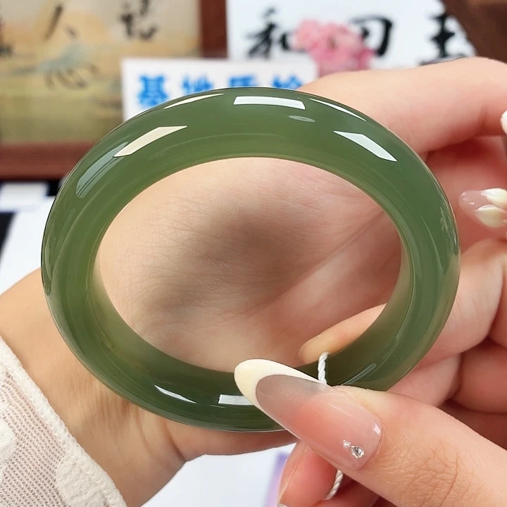 和田玉未镶嵌手镯