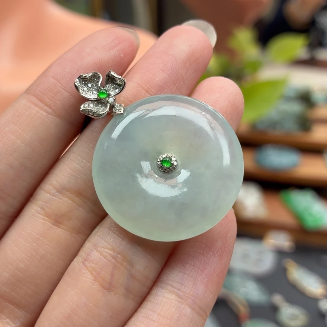 翡翠18K金镶嵌颈饰