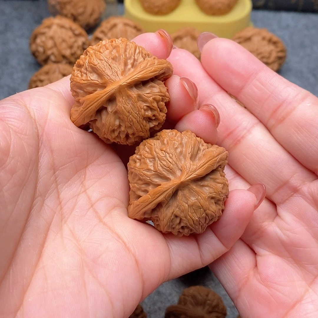 文玩核桃把件精品特价红皮宫灯40