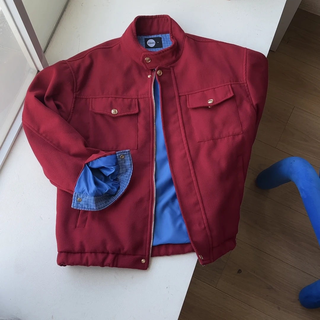 【醒醒】美式复古仿毛呢红色立领棒球服高街机能风本命年夹克 J208