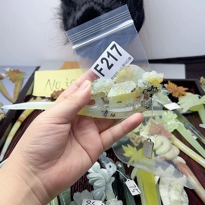 蛇纹石玉发饰合金且**歌