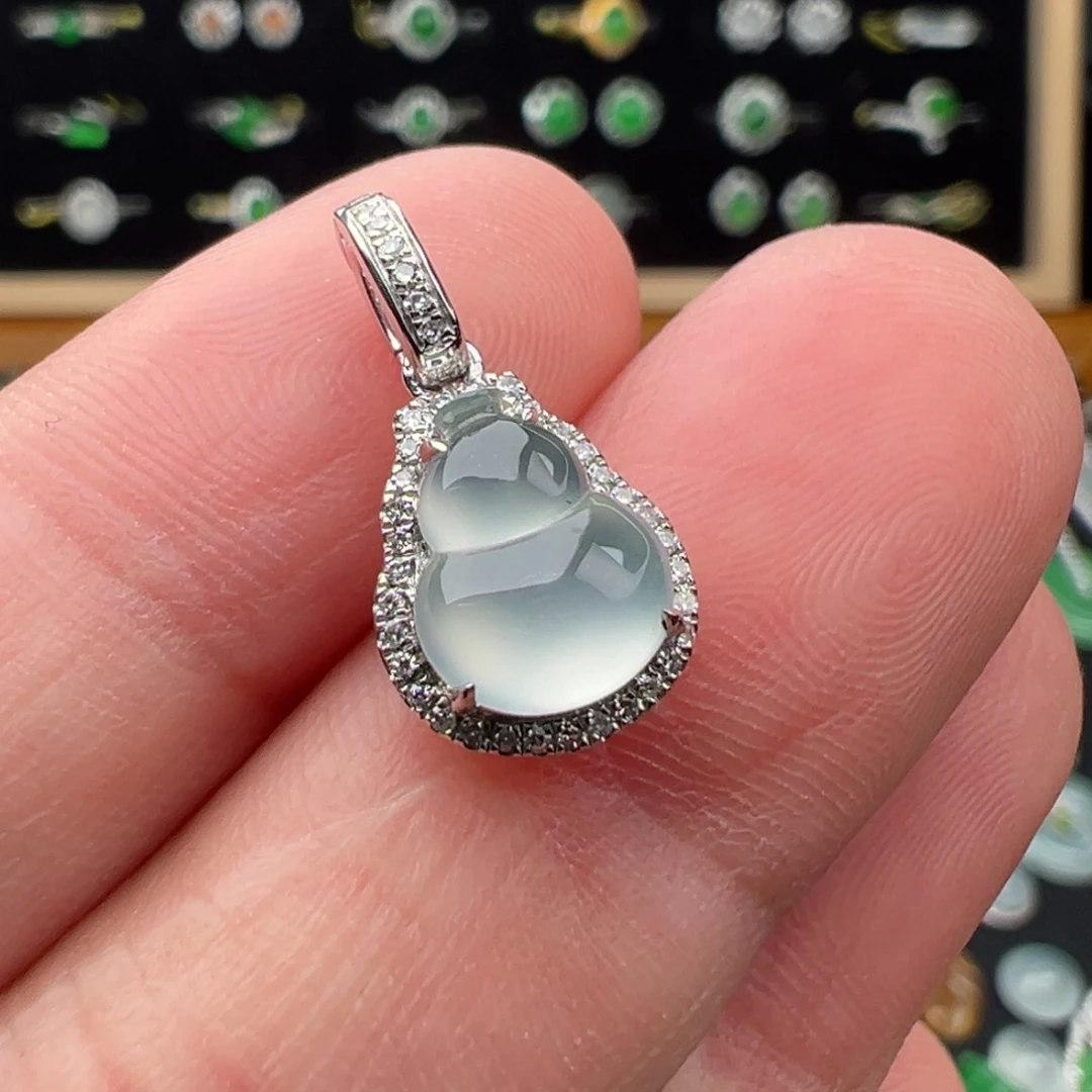 翡翠18K金镶嵌颈饰葫芦9.2