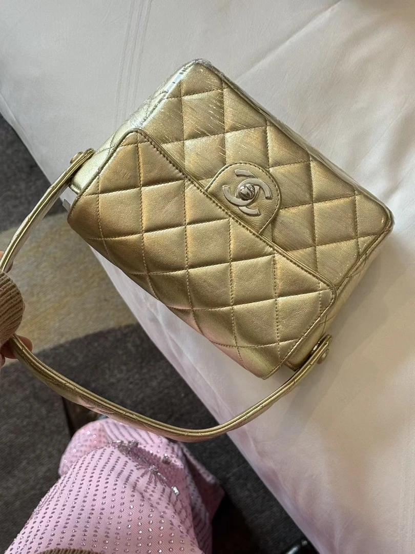 95新 Chanel/香奈儿 展会外场！中古金色kelly包