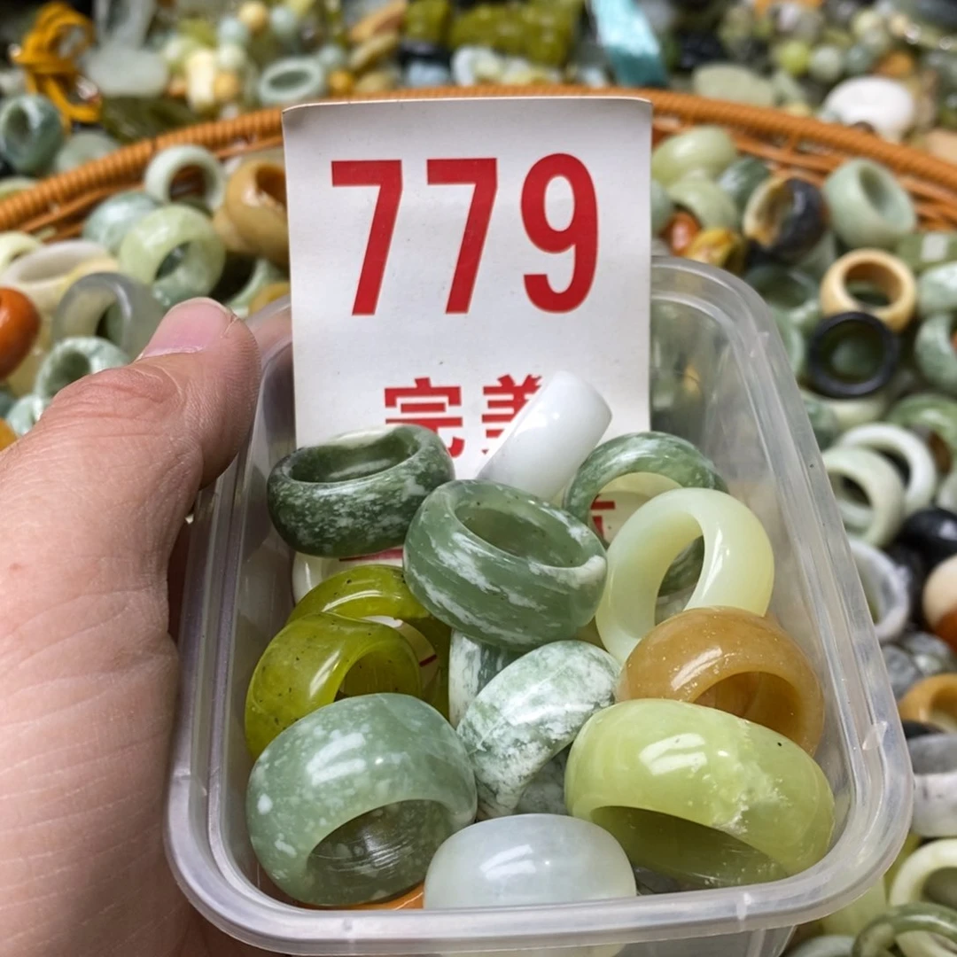蛇纹石玉挂坠未镶嵌