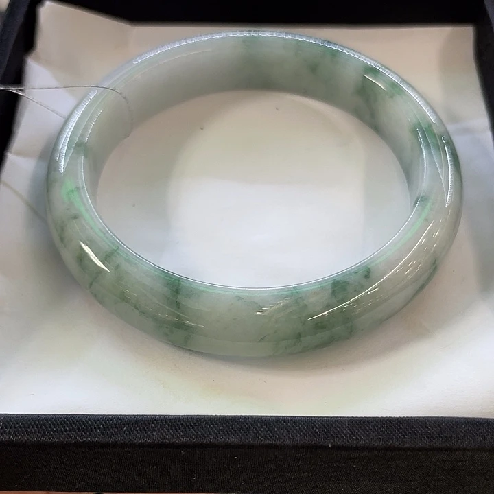 翡翠手镯未镶嵌翡翠玉镯